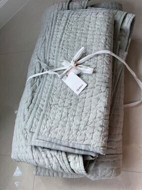 Quince Linen Quilt & Sham Set Sage NWT